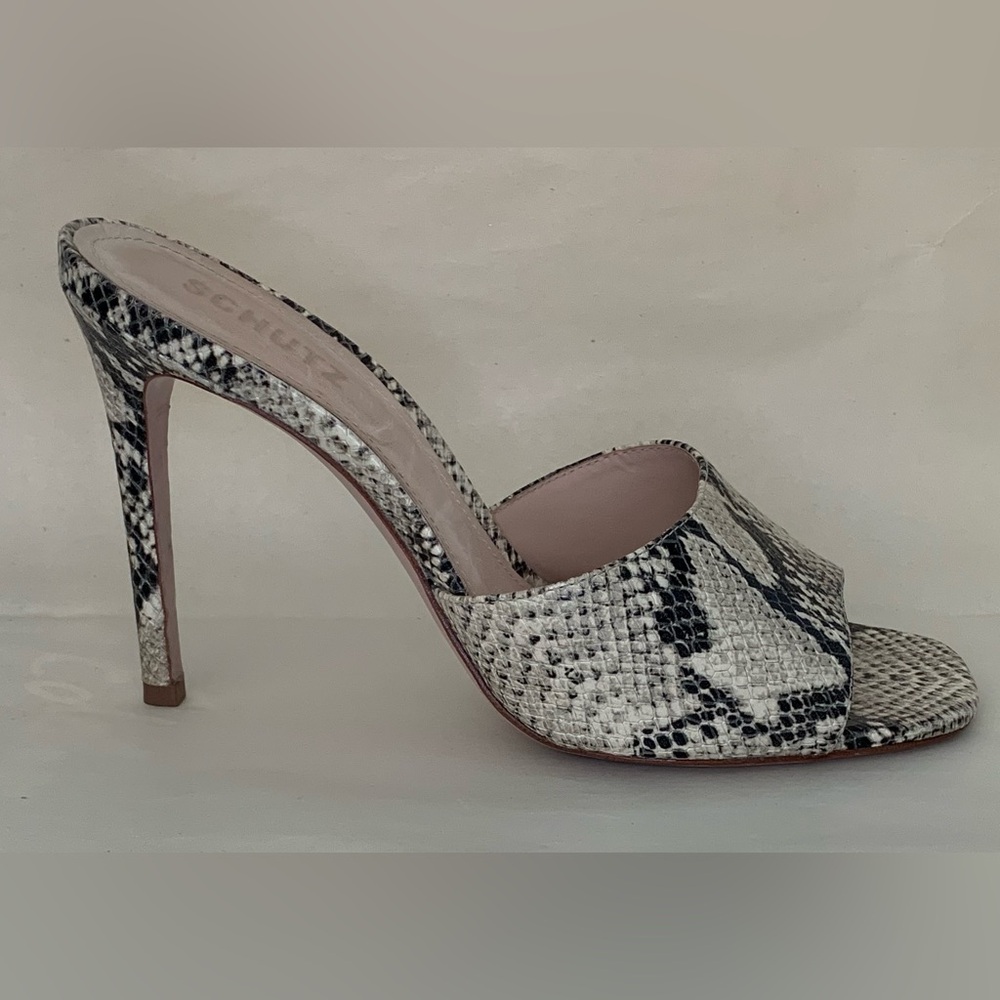 Schutz snakeskin embossed leather mule stiletto, size 9.5B. Gorgeous 4.75” heel.